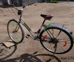 بايسكل ياباني باله مستعمل مختوم حجم 27مع قفل وبيه مجال بايسكل ياباني باله مستعمل مختوم حجم 27مع قفل وبيه مجال