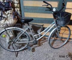 بايسكل بناتي حجم 26 نضيف للبيع بسعر مناسب