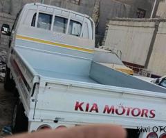 كيا بنكو نثية محرك 2700 موديل 2014 بلادية سيارة نظيفة مامتعوبة رقم ميسان انكليزي سنوية لغاية 2030