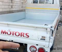 كيا بنكو نثية محرك 2700 موديل 2014 بلادية سيارة نظيفة مامتعوبة رقم ميسان انكليزي سنوية لغاية 2030